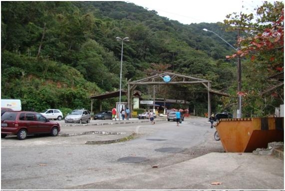 Fotografia 42: Portal da Estrada-Parque da Serra do Guararu, na travessia de balsas de Guarujá para Bertioga.